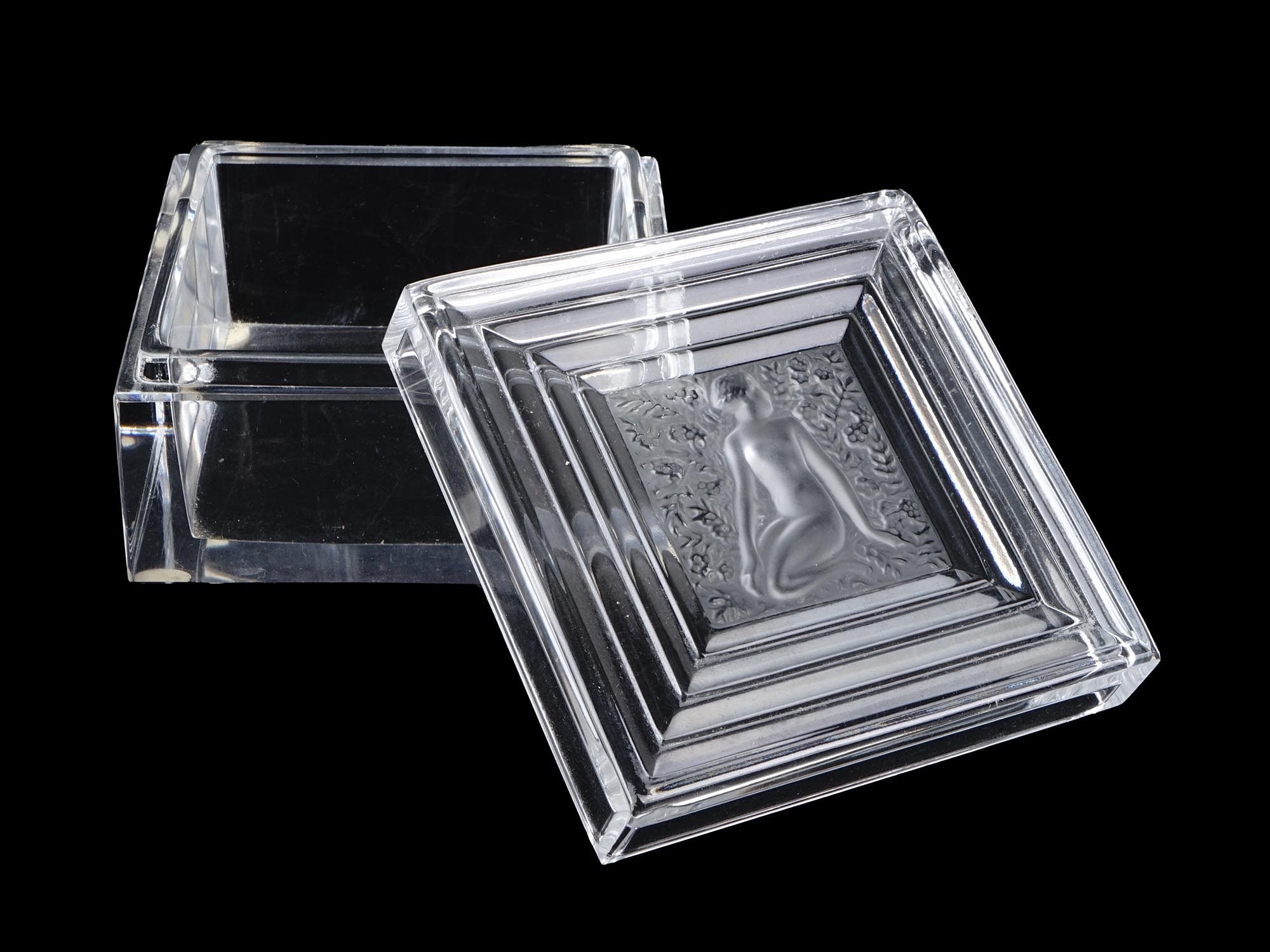 LALIQUE CRYSTAL GLASS DUNCAN BOX WITH SEATED NUDE PIC-4